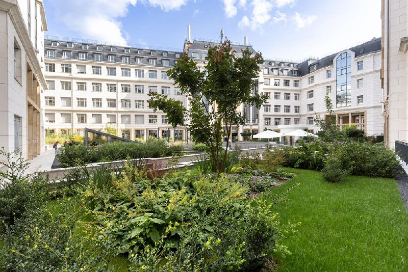 Vue du jardin dans le centre d'affaires Paris Trocadéro